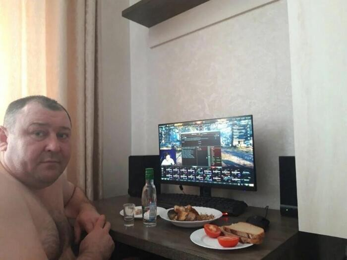 Иллюстрация к слову: Кто не в курсе, это тоже Егор! Он играет мир танков каждый…