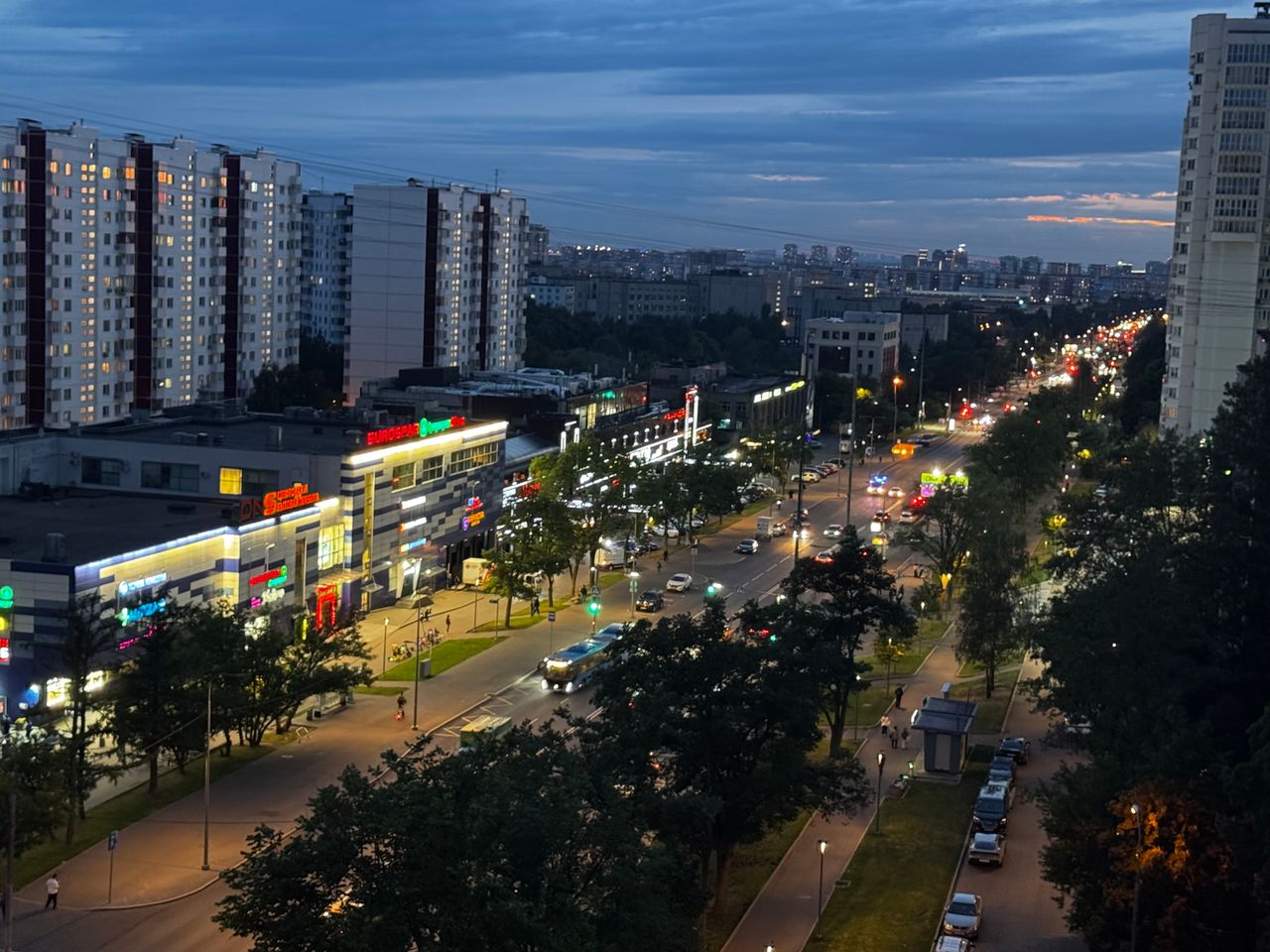 Иллюстрация к слову: Погода хорошая в Москве