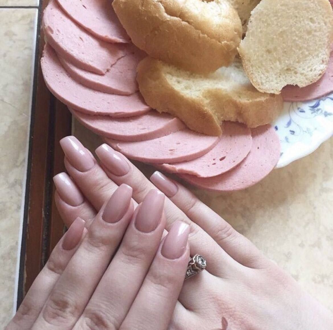 Иллюстрация к слову: 💅🎀🍞?