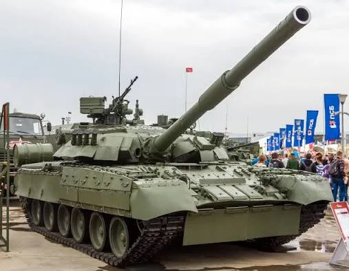 Иллюстрация к слову: Т-80б (точнее теперь Т-80У-Е1) приехали с Омска P.s единств…